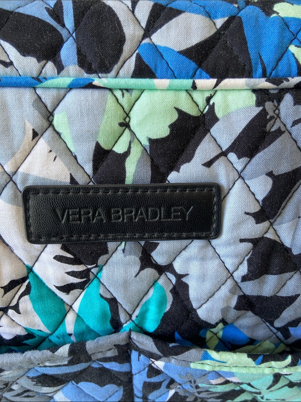 Sale! Vera Bradley Weekender Travel Bag in Camofloral (retired) w/Shoulder Strap - Picture 2 of 16